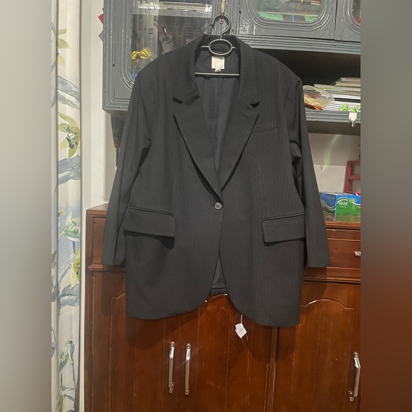 H&M pin stripe blazer. Size XL . Used gently - Picture 2 of 9
